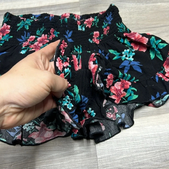 Hollister floral high rise shorts size XS - Picture 3 of 7